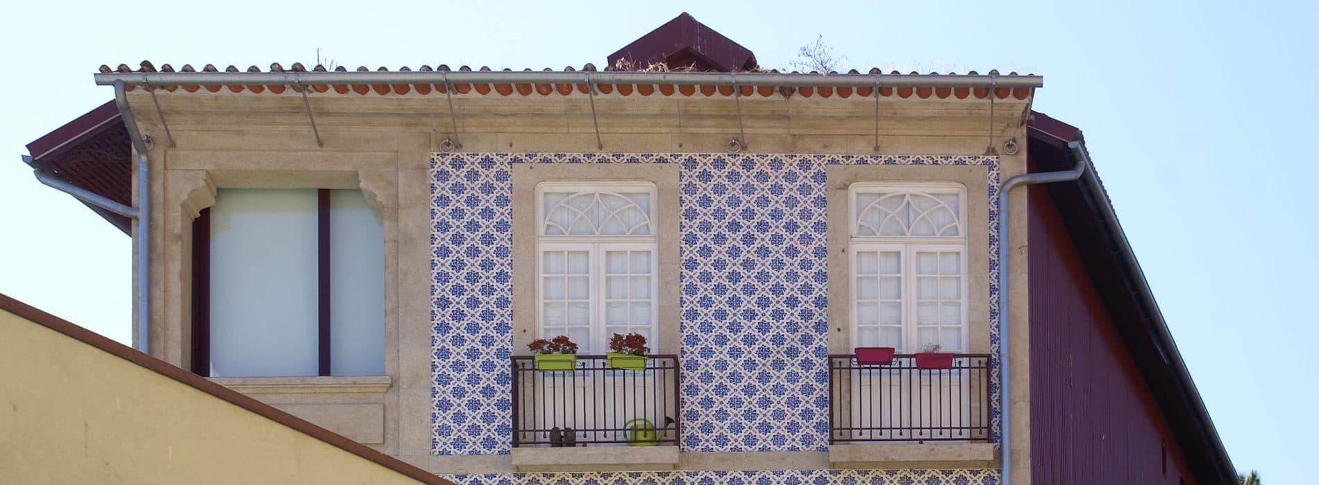 Apartamentos and Store in a completely rehabilitated building, on Rua do Rosário