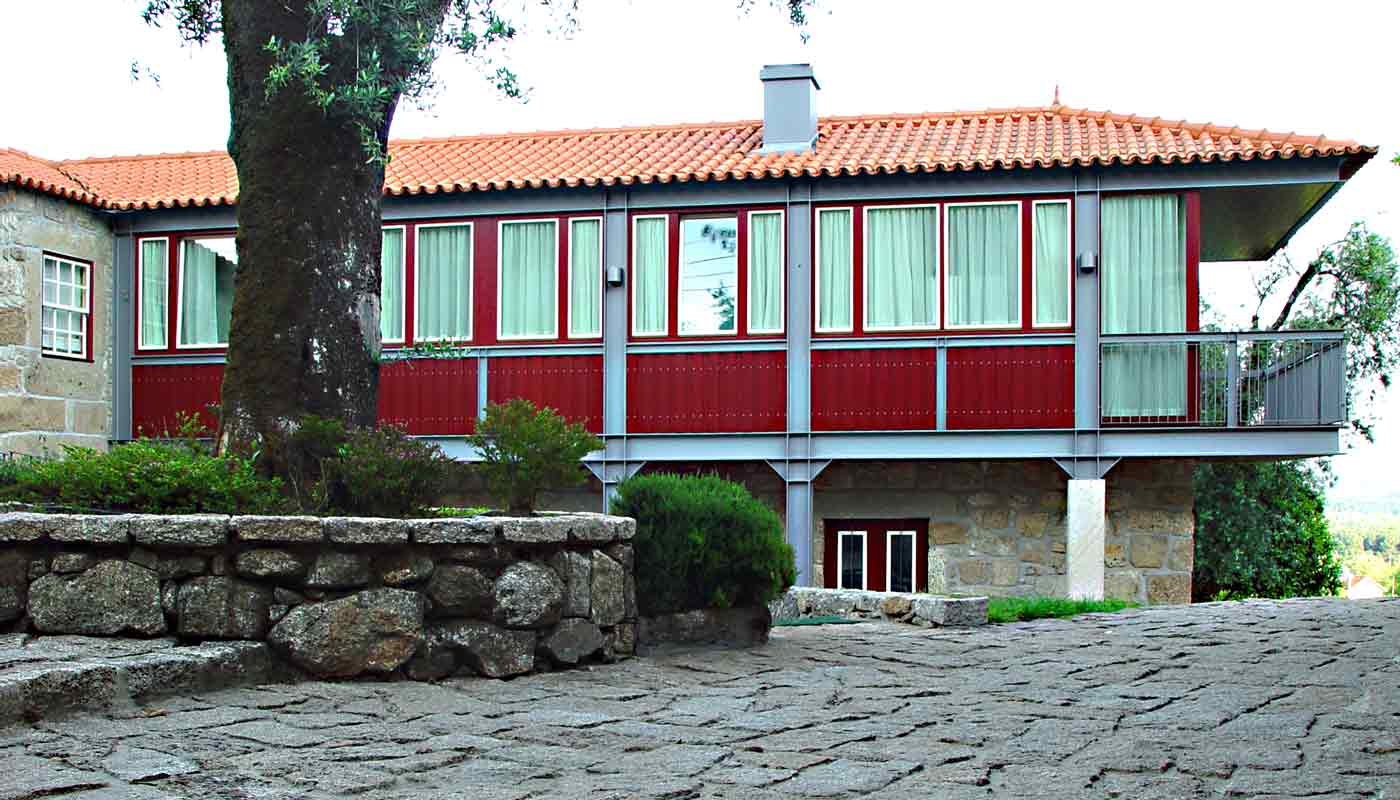 Rehabilitation of a Farmhouse, in Pico de Regalados