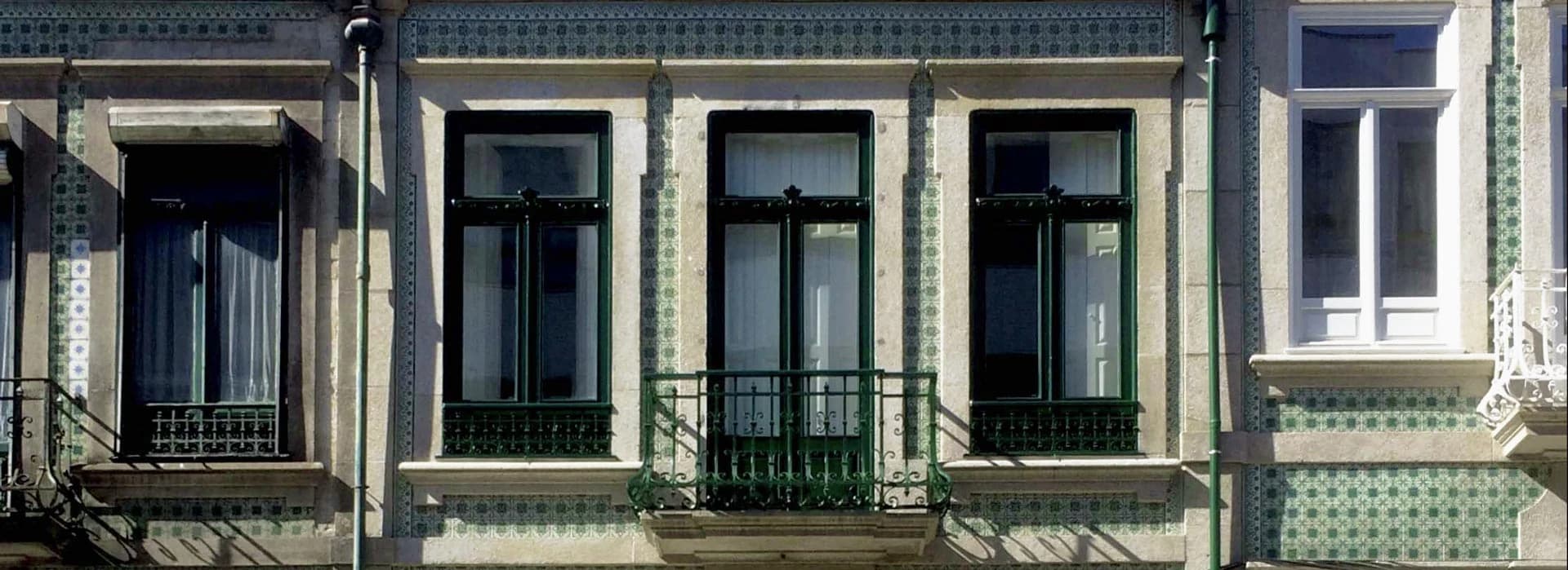 Rehabilitation and Conversion into Apartments, on Álvares Cabral Street