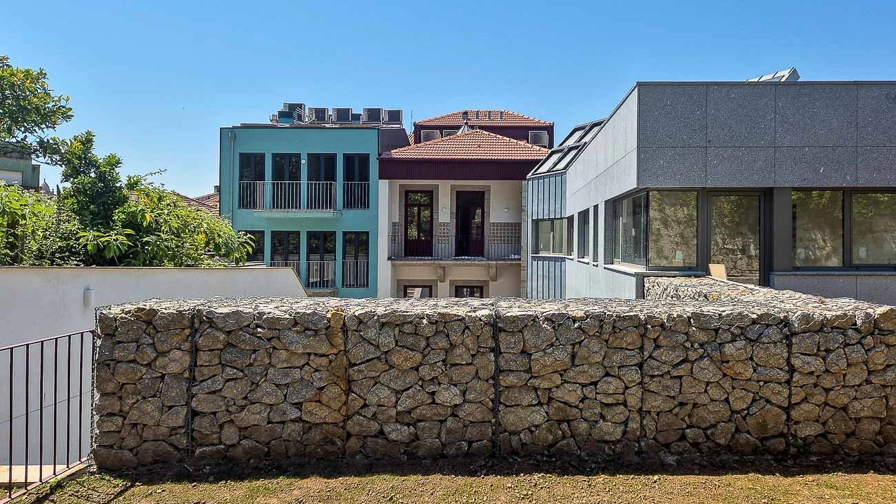 Rehabilitation and Expansion in Bonjardim